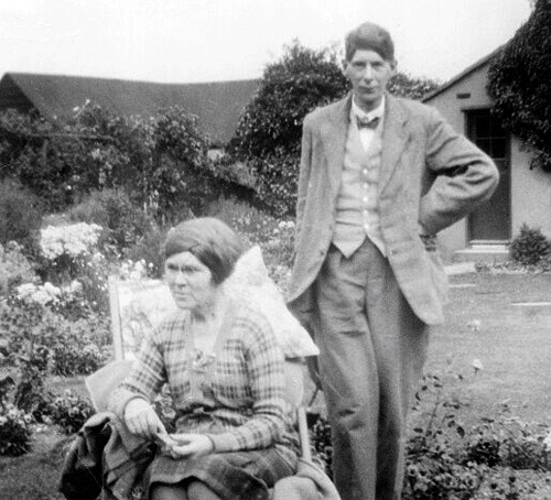 Dorothy Richardson with Alan Odle Dorothy Richardson with Alan Odle in Cornwall